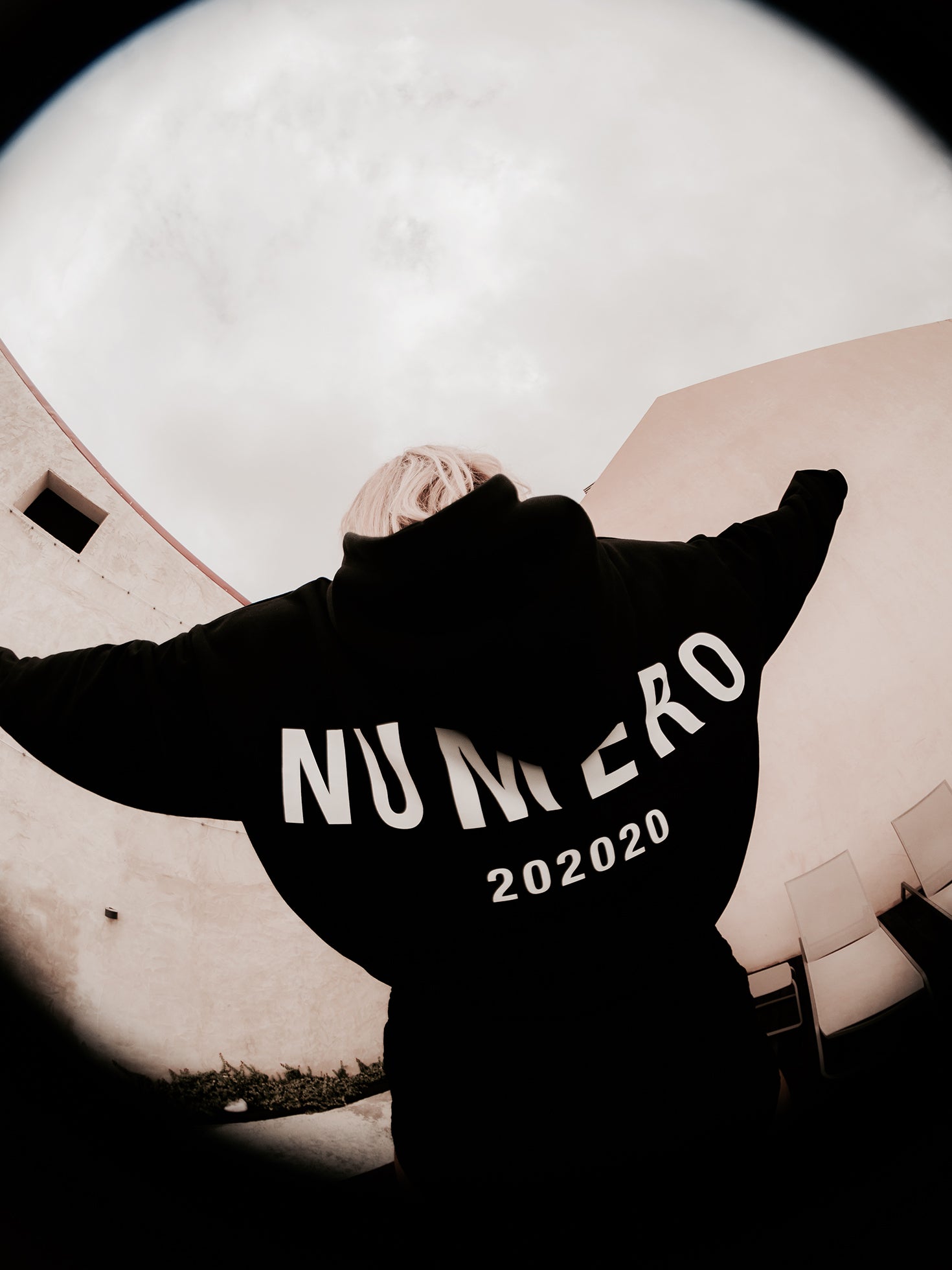 HOODIE OVERSIZED NR. 006 | schwarz mit weißem Logo