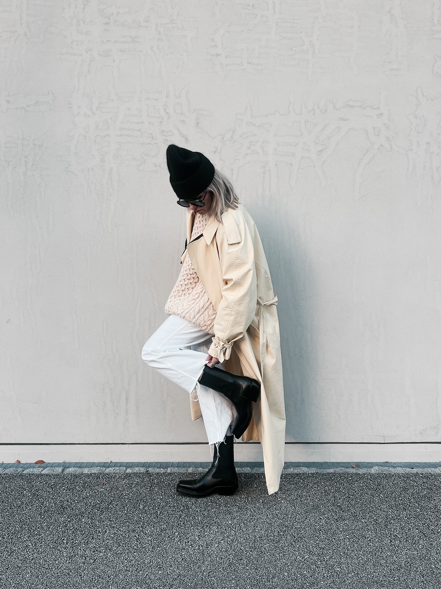 TRENCHCOAT NO. 001 | pale yellow